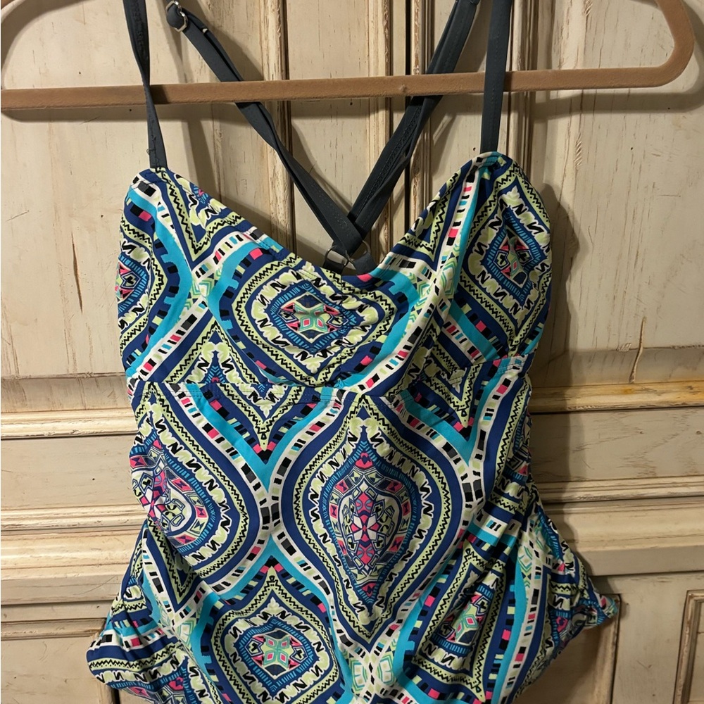 Women’s Tankini Sports Top. Size M. EUC.
